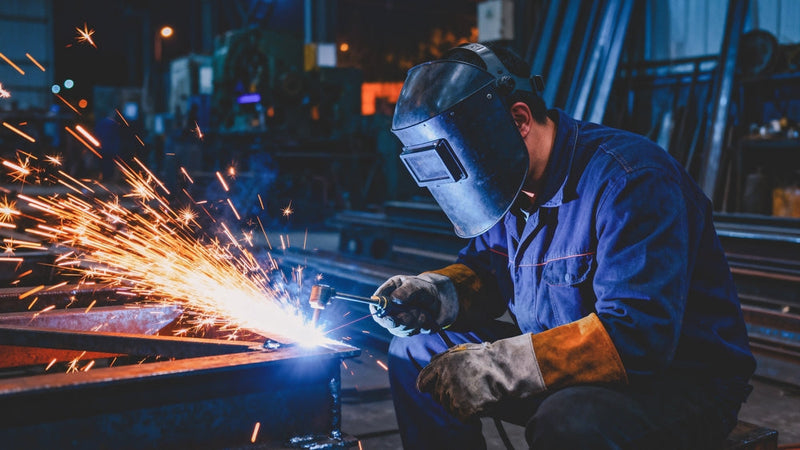 7 Reasons Why You Should Get a Premium Welding Helmet